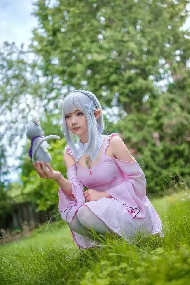 cosplay白丝艾米莉娅从零开始的异世界生活