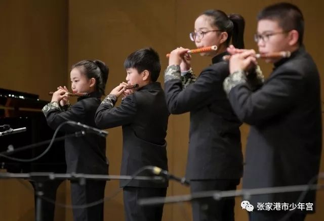 竹笛齊奏《揚鞭催馬運糧忙》二胡獨奏《洪湖人民的心願》古箏三重奏