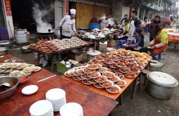 安寧農村殺豬飯開席了太爽了排場大到黑死人城裡人都羨慕