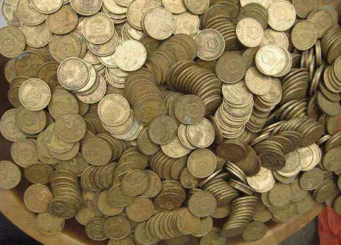 挑选出220枚五角硬币, 被8800元买走, 你也是这样收集的吗?