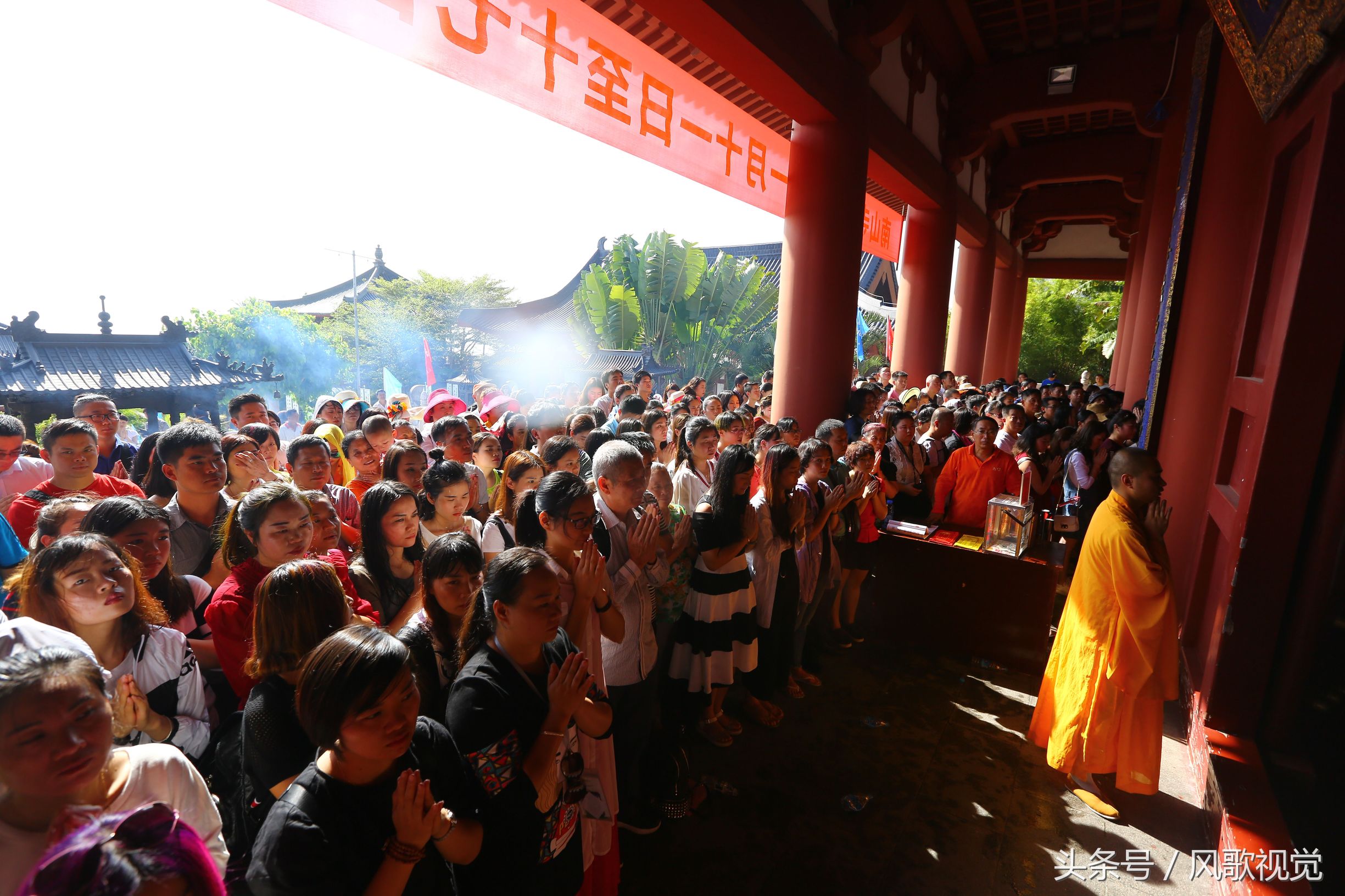 三亚冬季朝圣祈福,众诵洒净,满满的吉祥殊胜!