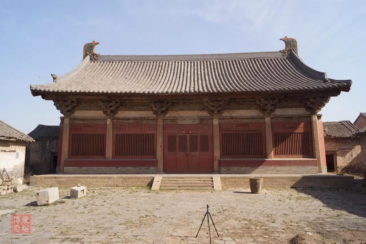 现存两进院,第一进院正中为过殿,五开间明代建筑,两厢的东西配殿也是