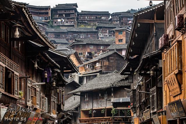 天平地不平中國最後秘境裡的特色建築苗族吊腳樓