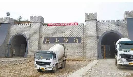 8,吕梁山隧道太中银铁路,在吕梁