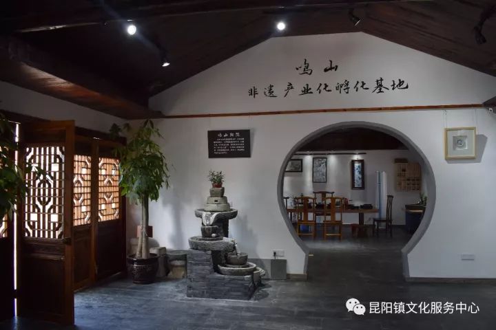 鸣山村在继非遗平阳南拳培训基地之后,今年正式挂牌非遗文化产业孵化