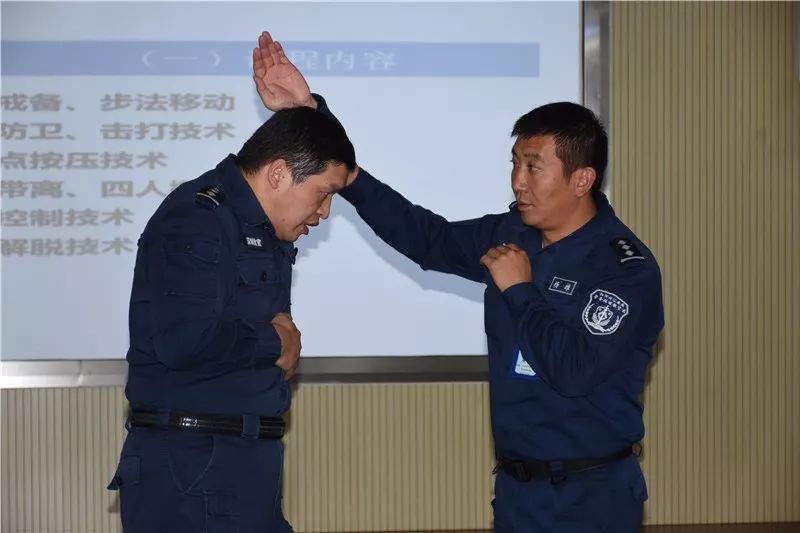 今天小编有一个好消息和坏消息要告诉大家与所有警察蜀黍和警花小姐姐