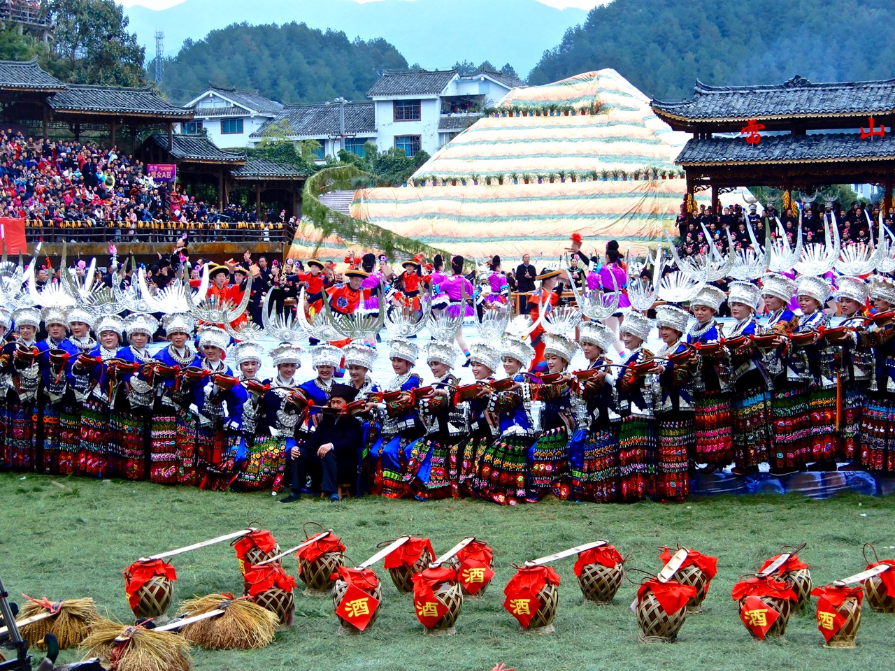 上雷山過苗年雞鴨魚肉胖娃娃