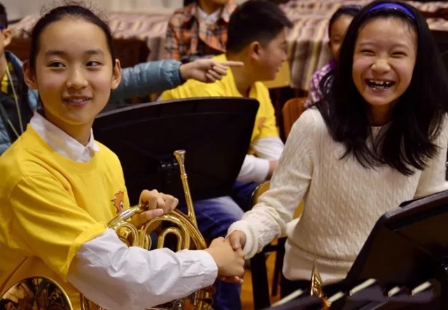 南長街小學楠楠管樂團一行五十多人赴香港九龍塘宣道小學進行交流演出