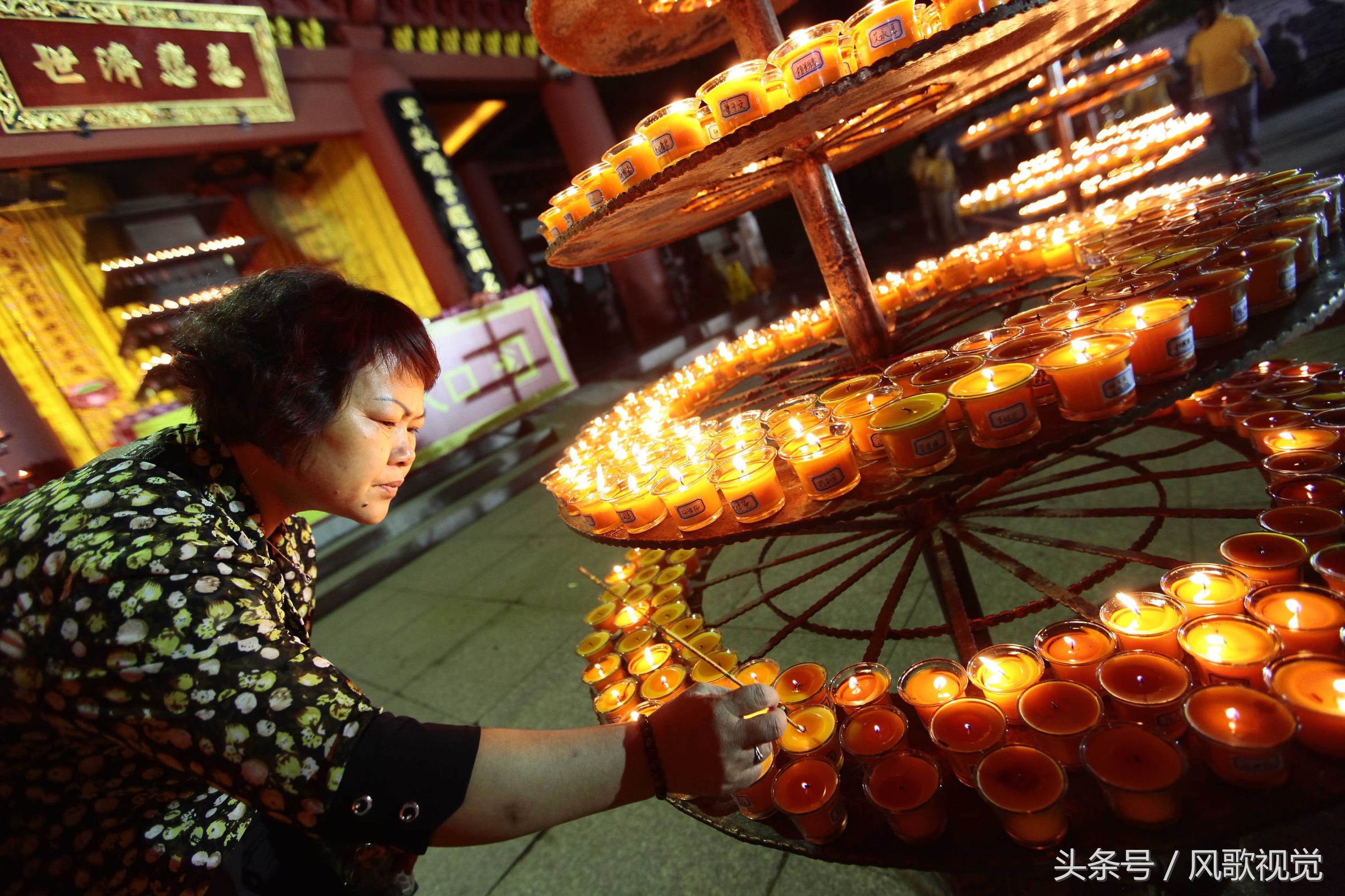 佛寺道場傳燈法會萬燈祈福傳燈到底有何意義和功德呢