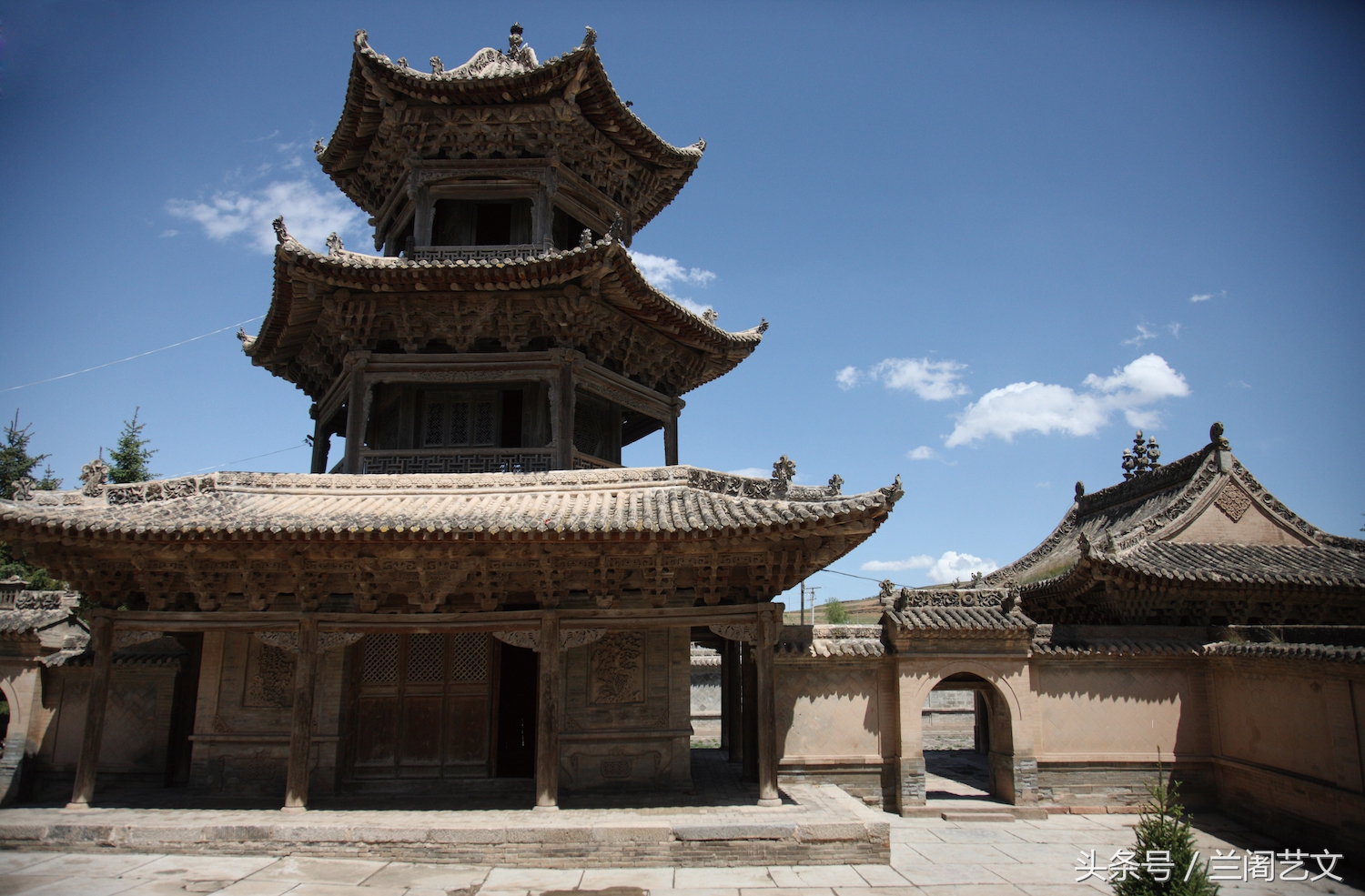 始建于明代的洪水泉清真寺,位于青海省平安县洪水泉回族乡洪水村,后又