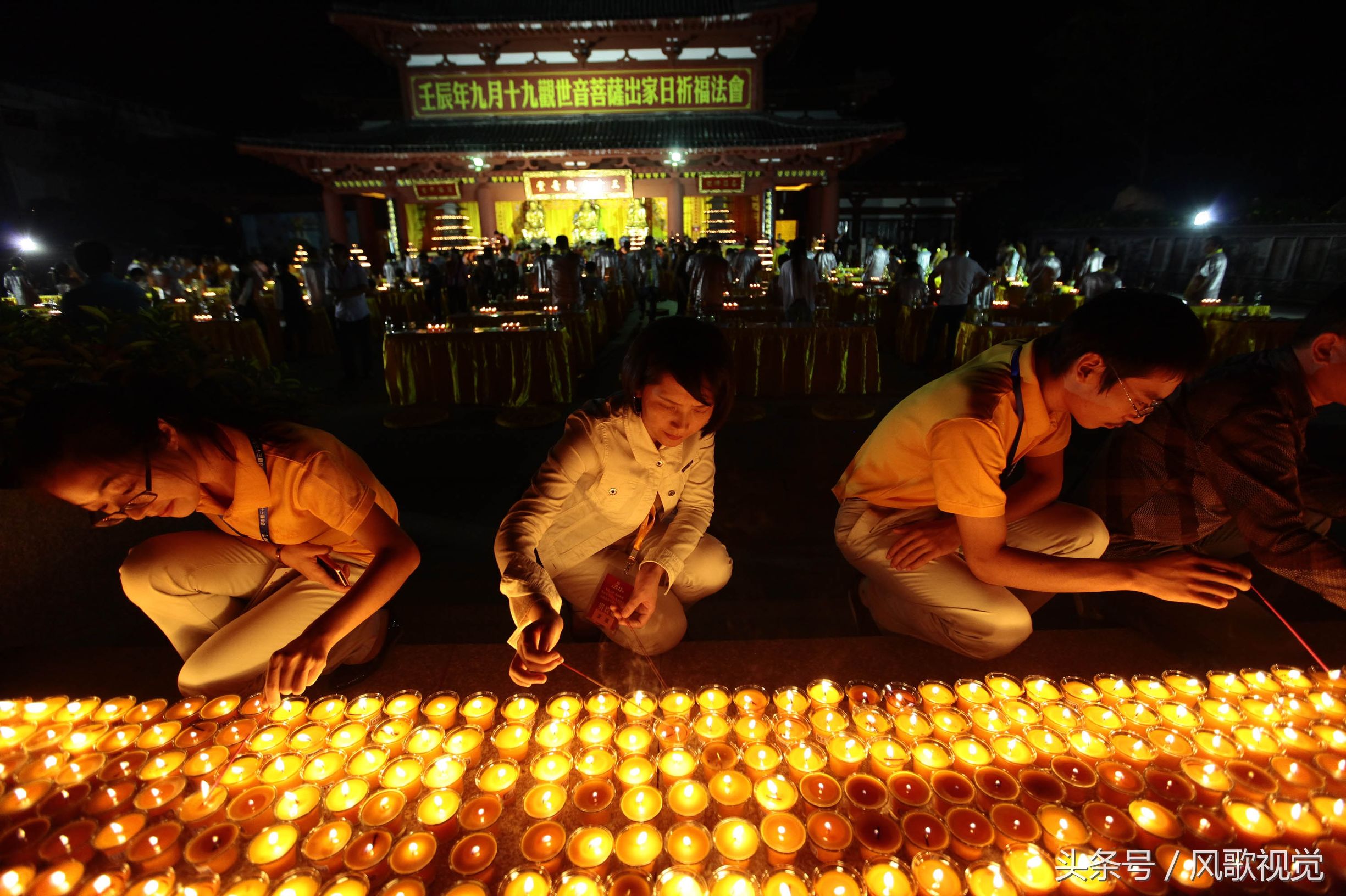 佛寺道场传灯法会万灯祈福,传灯到底有何意义和功德呢