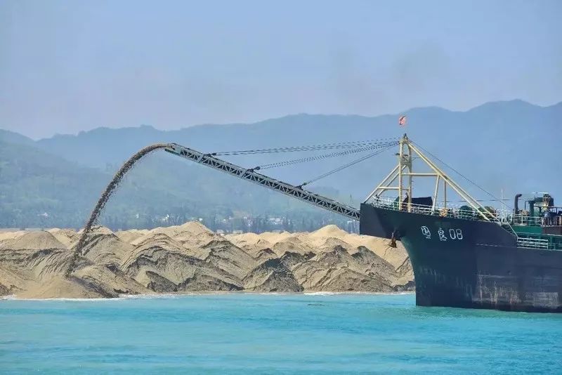 吹沙填海现场(拍摄于5月2日)