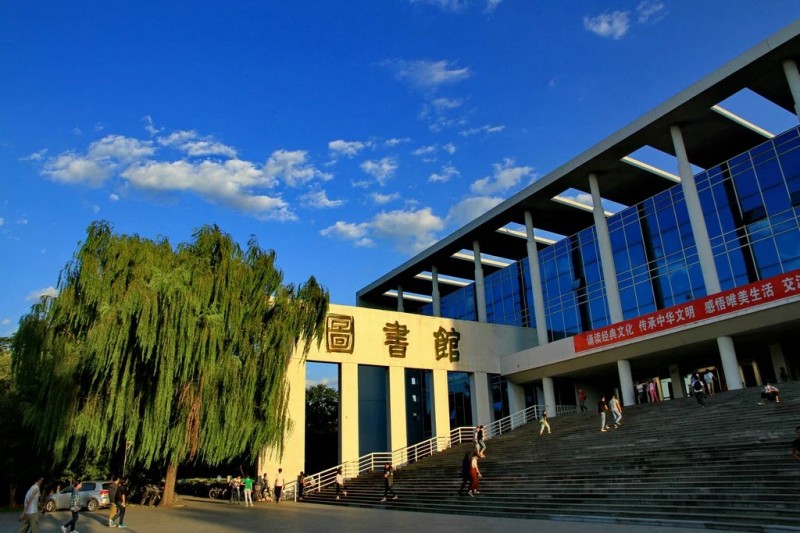 山东农业大学图书馆图片