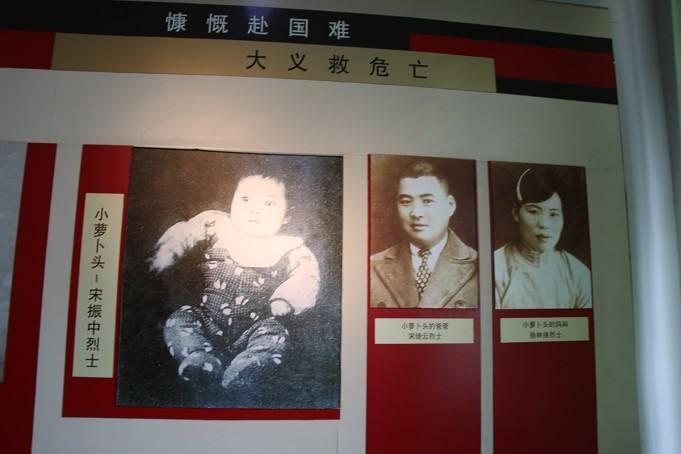 这座陵园,文从沈梦了解,安葬着杨虎城将军,宋绮云夫妇,谢葆贞女士