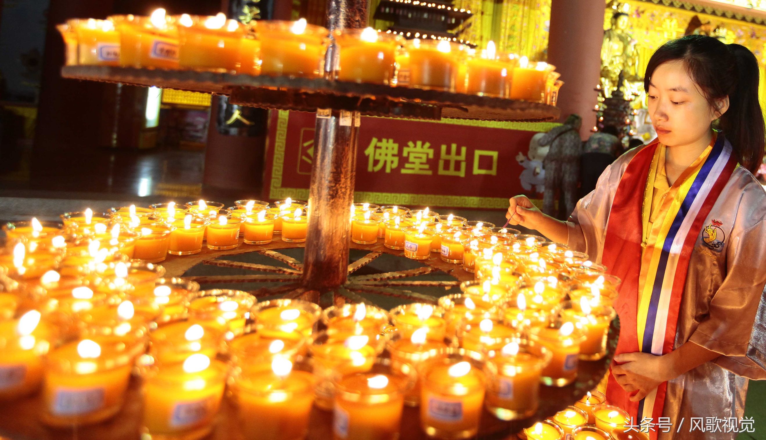 佛寺道场传灯法会万灯祈福,传灯到底有何意义和功德呢