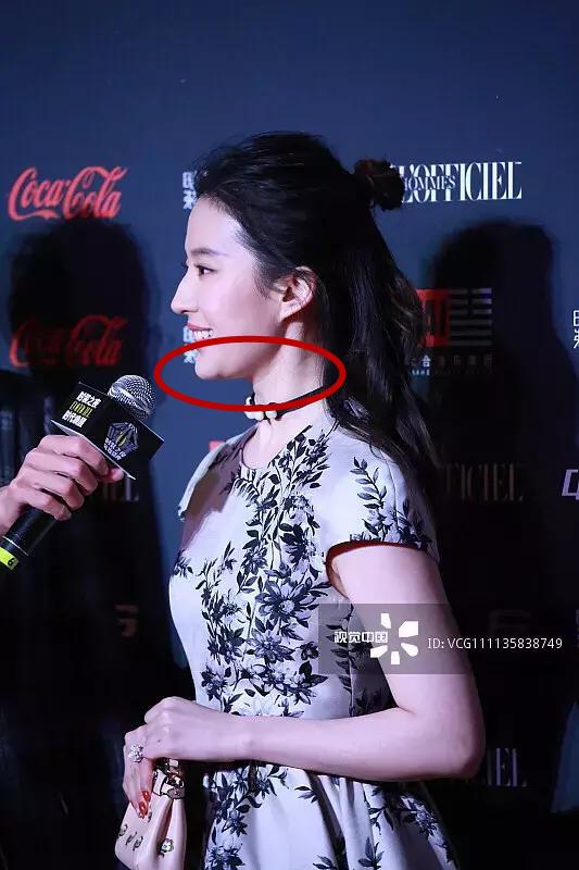 宣传期相比,刘亦菲确实是胖了一点点,侧面拍的话双下巴都没地方藏啦