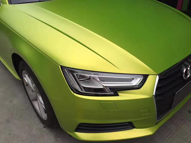 奥迪a4l汽车车身改色电光柠檬绿贴膜效果图 亮丽惹眼