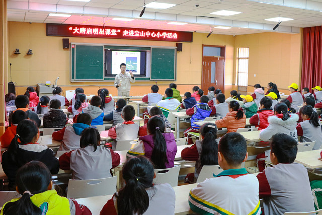 11月29日上午,户县第二热电厂的启明星讲师们为孩子们带去一堂别样的