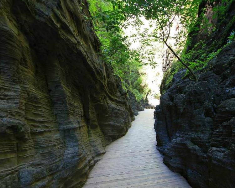 天下第一峡野三坡百里峡