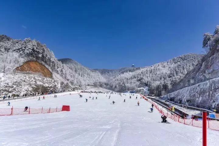 大明山滑雪场雪道图片