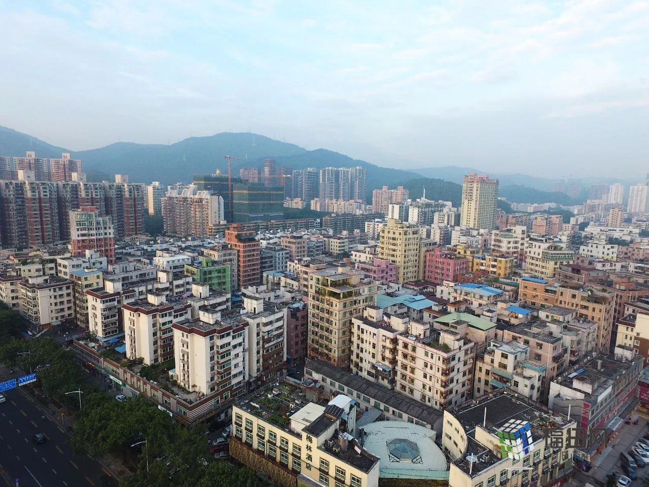 梅林彩田片区空中轨道图片