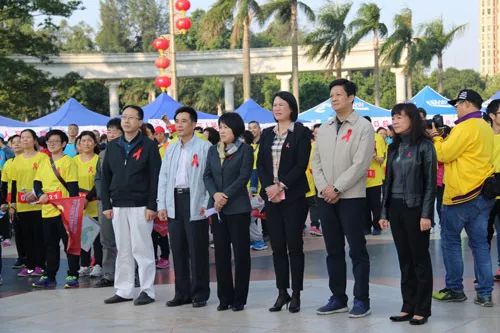 艾滋病工作委员会主任赖燕芬,市卫生计生局局长,市防艾委副主任许彩华