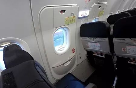 飞机紧急出口位置座椅图片