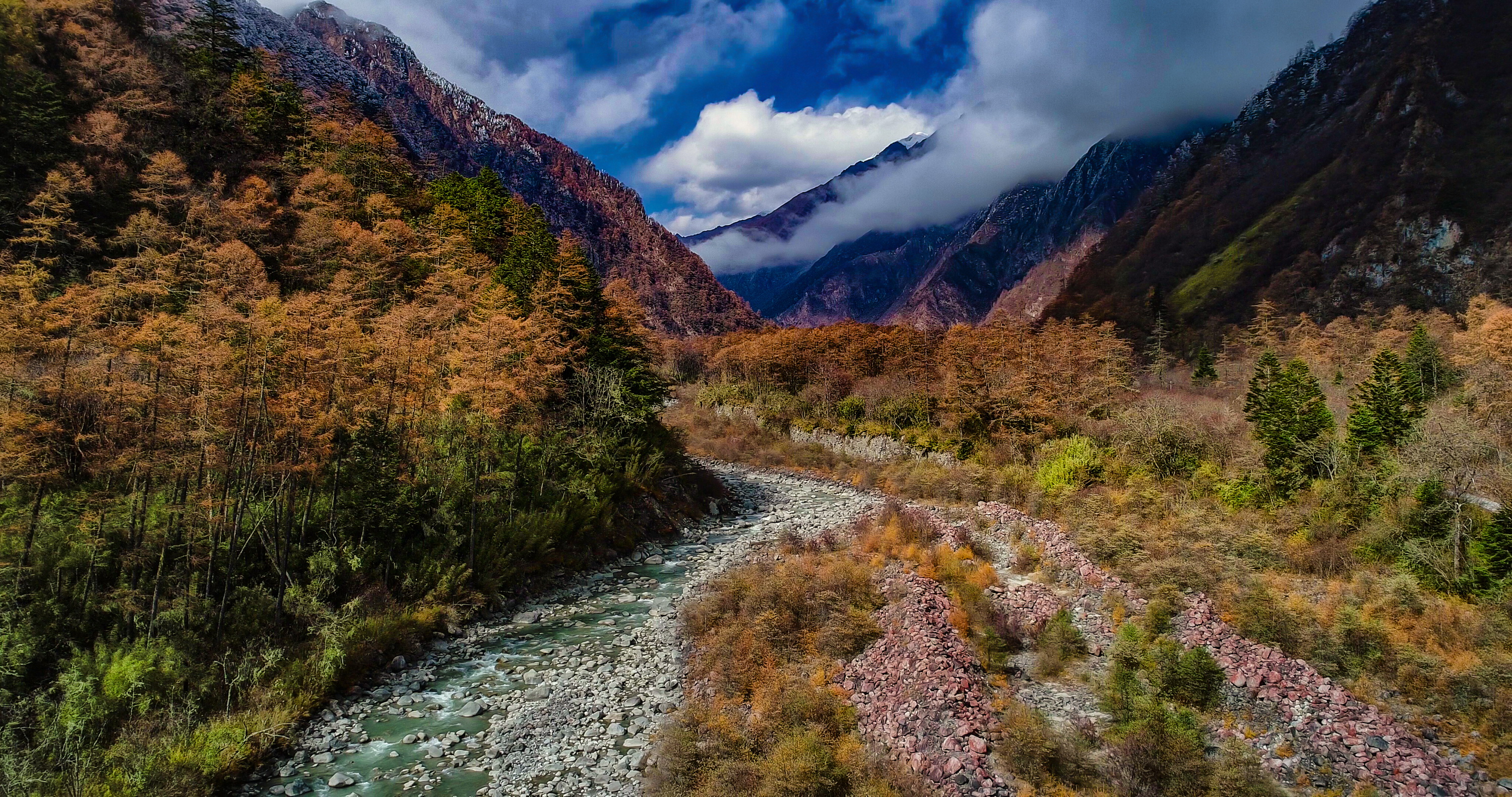 草科乡田湾河景区图片