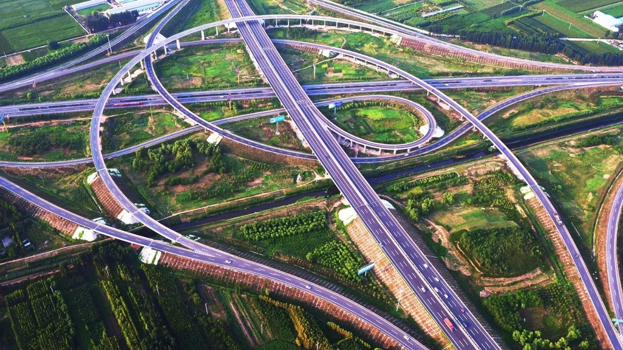 路肩平台绿化等各项工作,提升道路景观效果;做好g207焦作至温县快速路