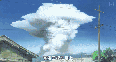 一个巨大的蘑菇云缓缓升起最后,在隔海相望的广岛飞机掠过后,街道一片