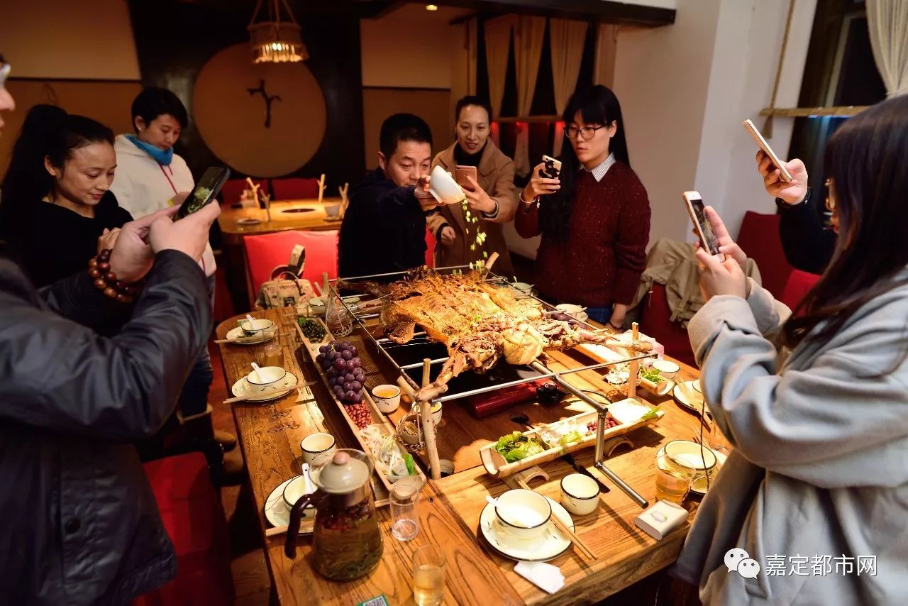 刷新高度年会聚餐年夜饭竟然还能这样玩这顿饭你在嘉定肯定没吃过