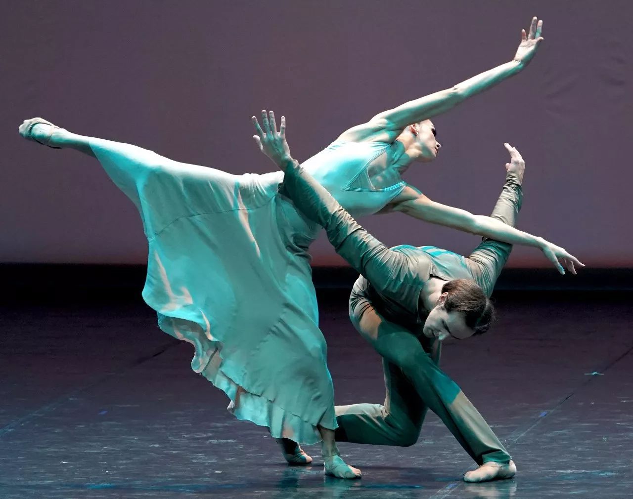 3美国旧金山芭蕾舞团首席谭元元,蒂特·赫利梅茨《天鹅湖》二幕双人舞