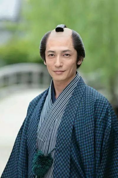 日本武士的谜之发型起源史帅不帅剃个月代头就知道了