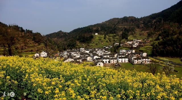 成立了地級市黃山市,而徽州的名氣只保留在市區之一的徽州區,徽州之名