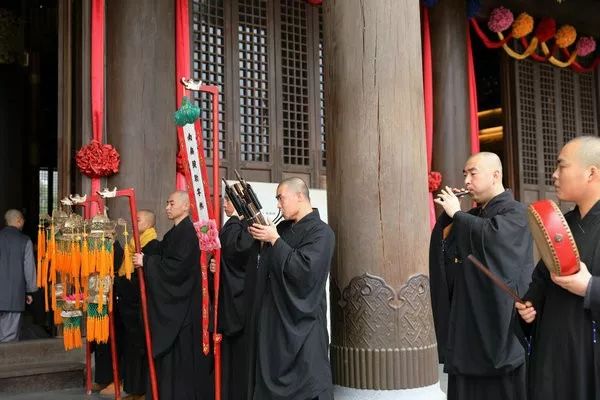 天台山护国寺赠送"法宝"给奉化雪窦寺,怎回事?