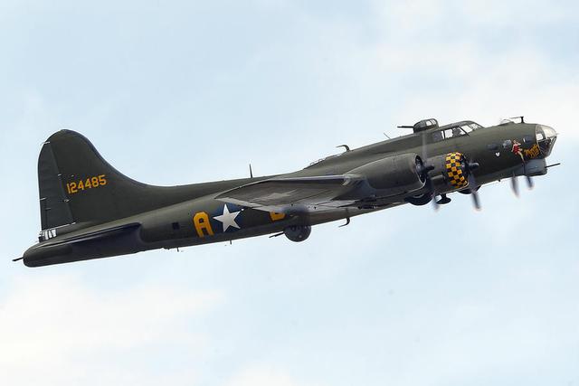 这是二战时期美国在亚洲的主力轰炸机号称史上最强的轰炸机