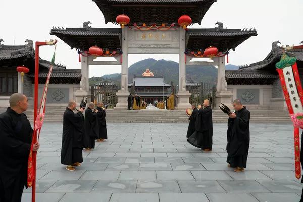 天台山护国寺赠送"法宝"给奉化雪窦寺,怎回事?