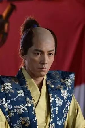 日本武士的谜之发型起源史帅不帅剃个月代头就知道了