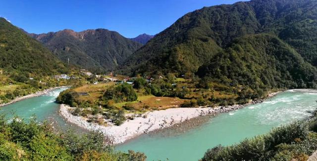 她們是最後一批紋面的人,住在雲南偏遠的獨龍江