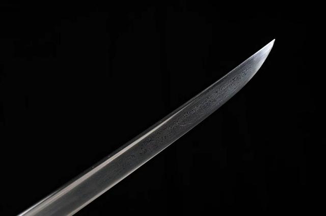 英雄戚继光将日本人由唐刀改进成的日本刀,再改进成为威力更强的苗刀