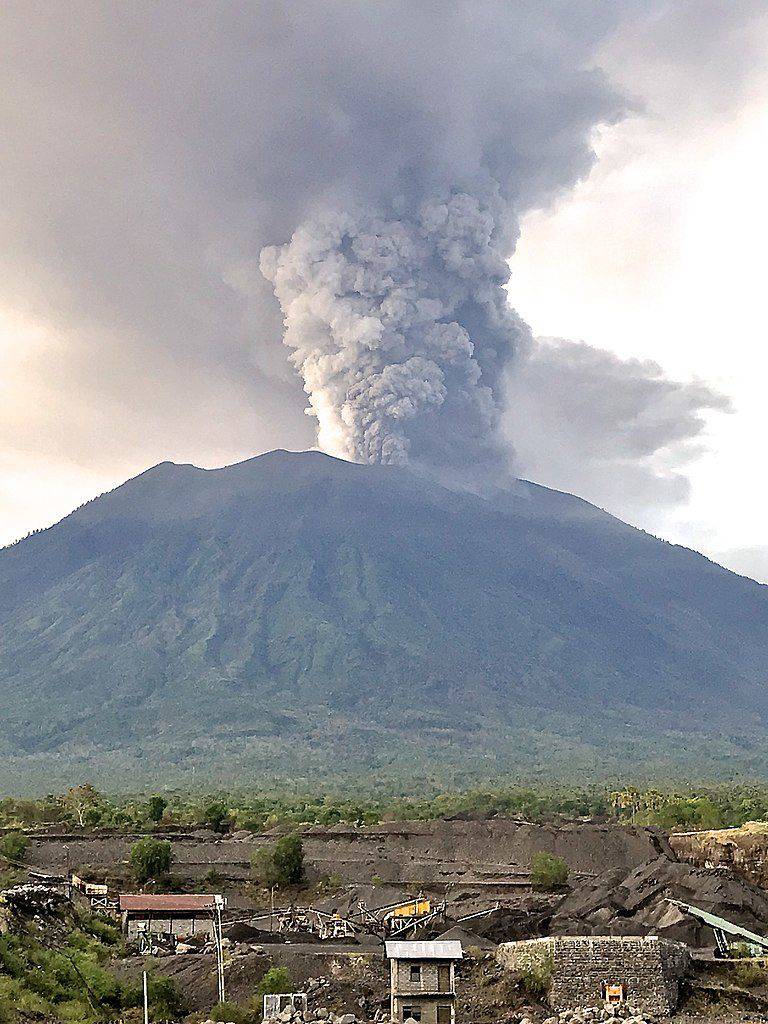 巴厘岛的火山已爆发一个多星期了,但情况还可能更糟