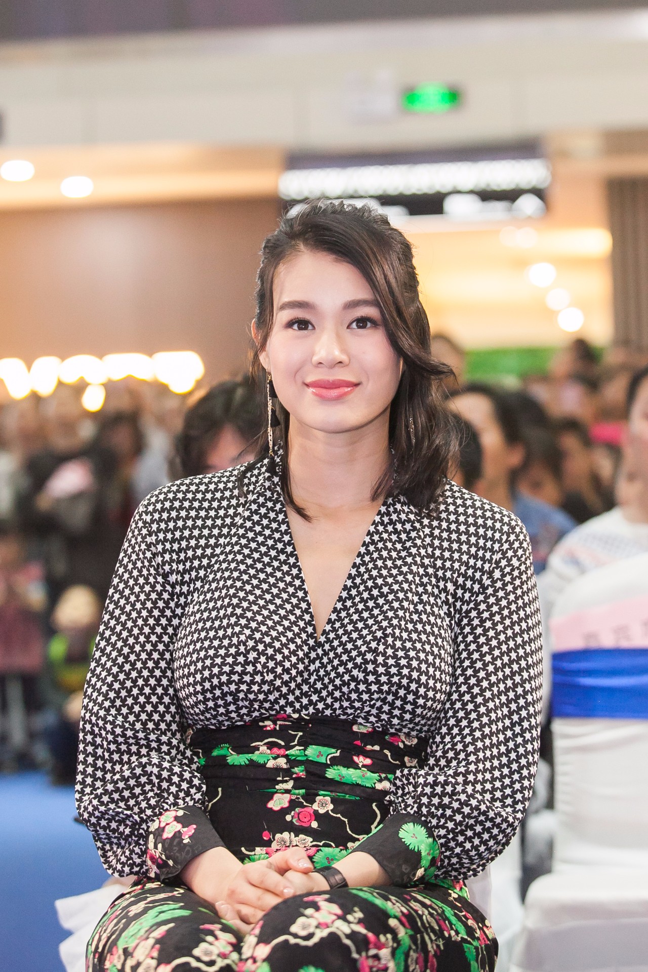 香港胡杏儿照片图片