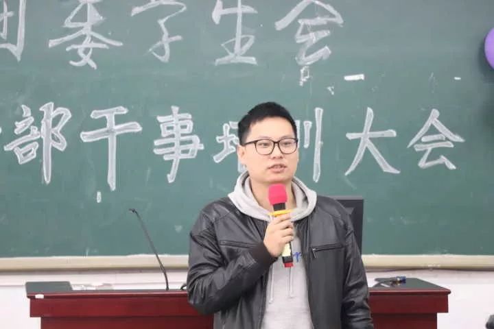 (李立老师进行总结发言)