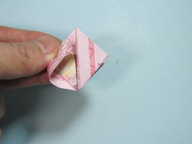 人民币折三角包图片