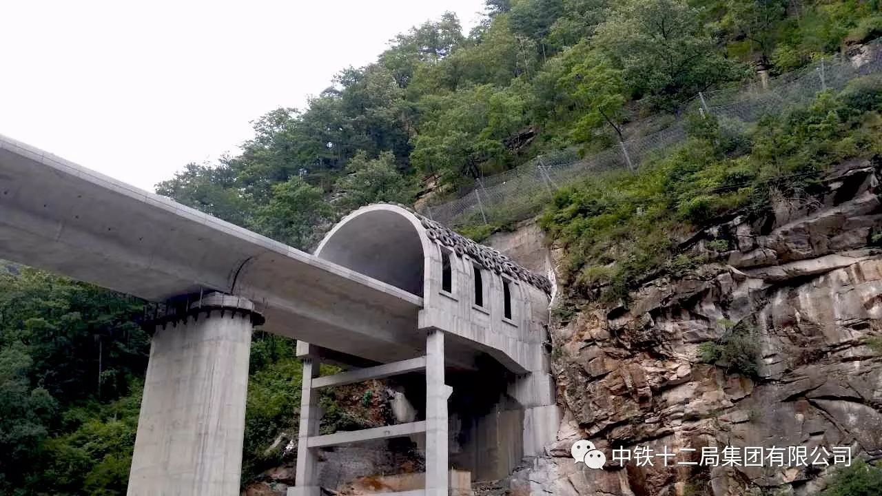 天华山隧道图片