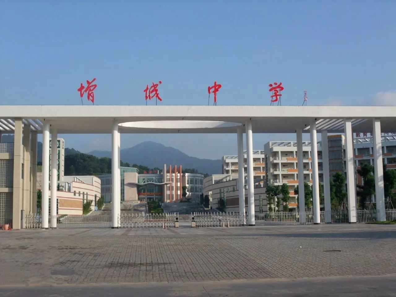 广州市增城中学校长宋东胜每个学生都要学会一种乐器和一门健身本领