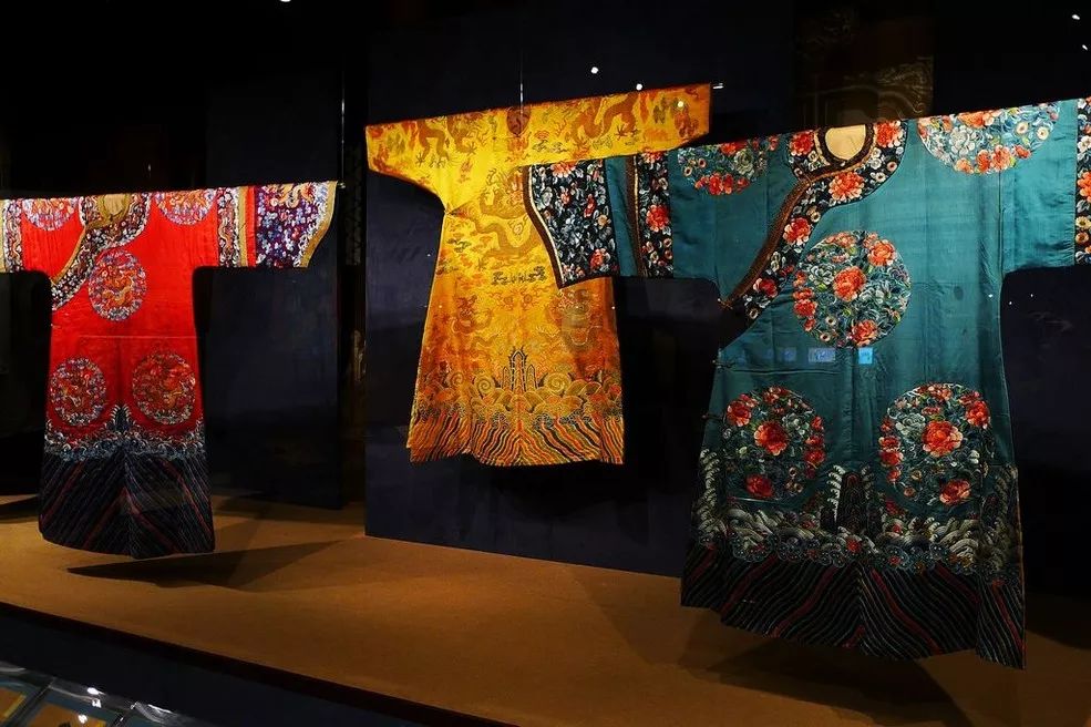 古代丝绸制品图片