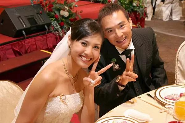 刘畊宏婚纱_刘畊宏老婆黑森林