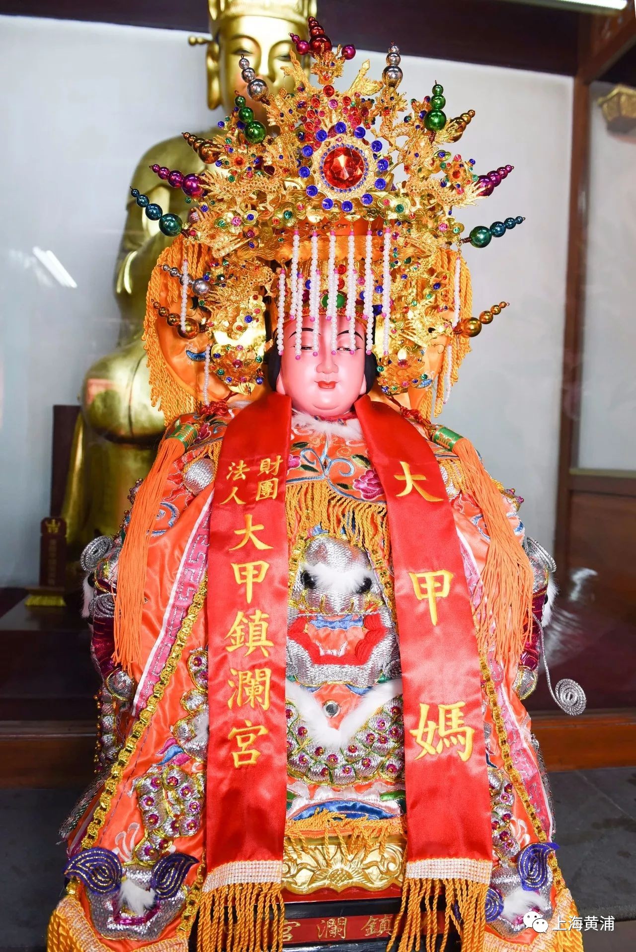 大甲镇澜宫向上海城隍庙捐赠牛樟木雕妈祖圣像