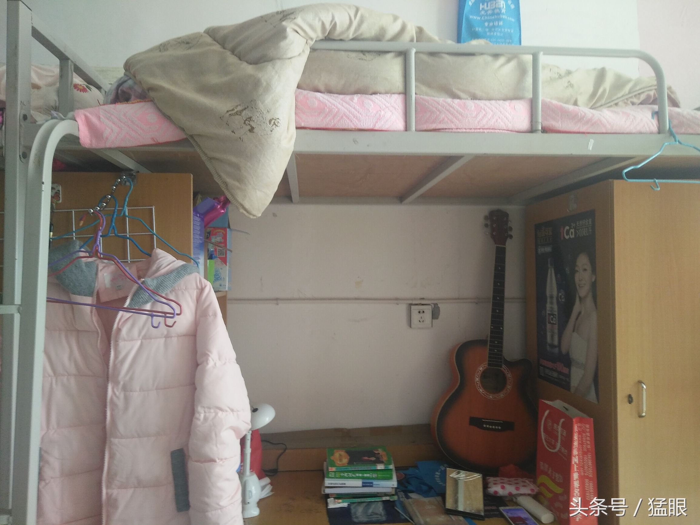 大学女生宿舍上铺搭帐篷睡里面安静还有自己的小空间